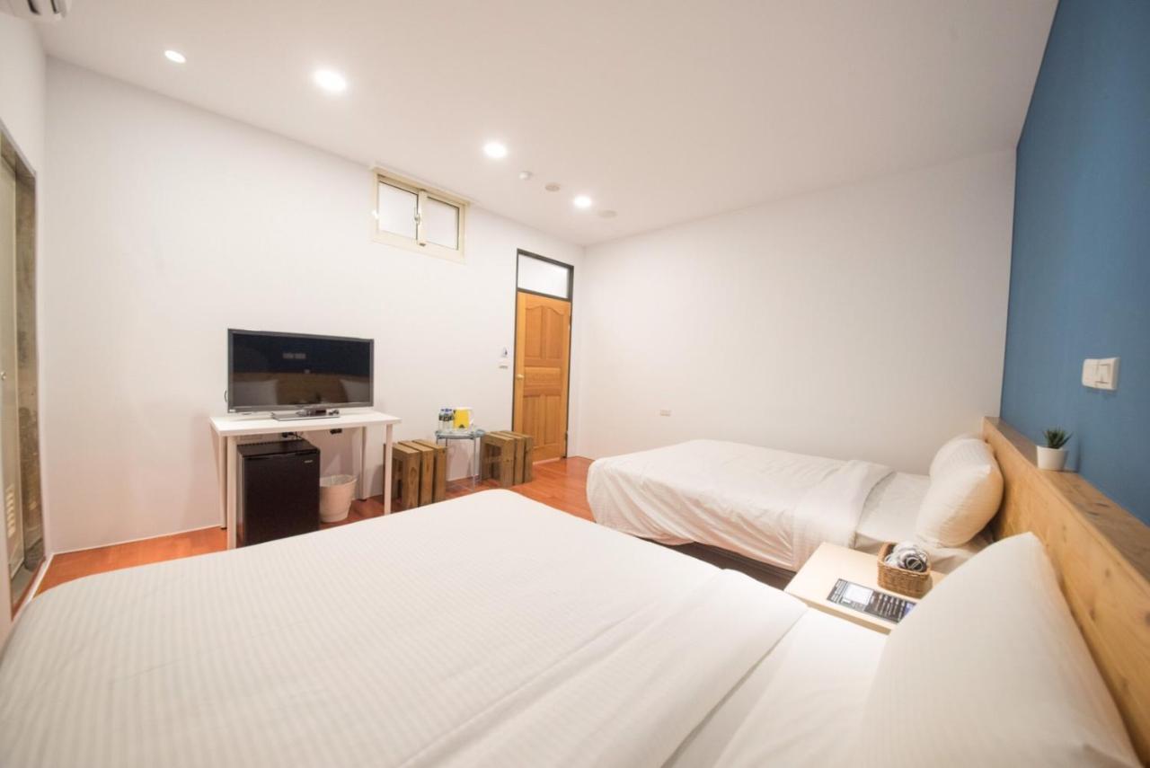 Deer Traveler Hostel Юйчи Экстерьер фото