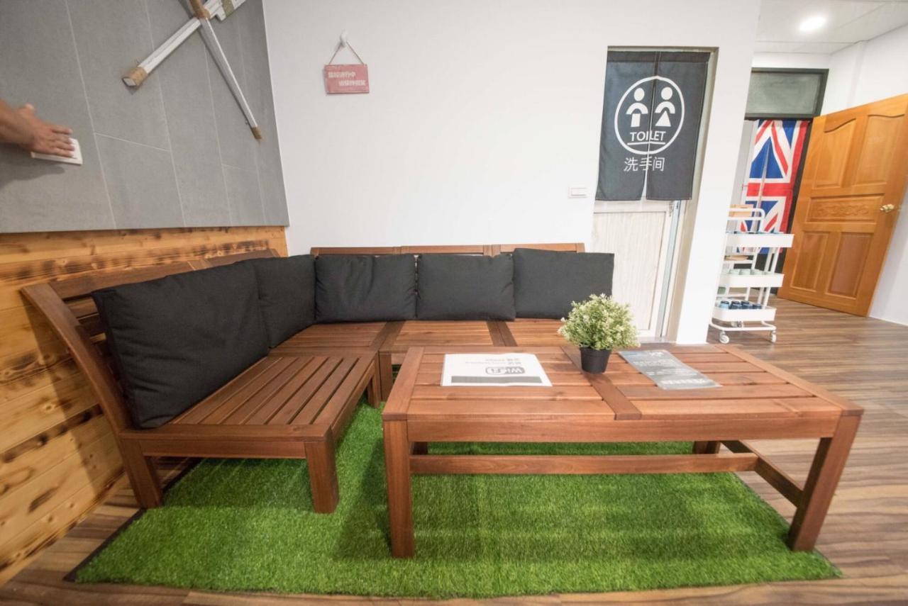 Deer Traveler Hostel Юйчи Экстерьер фото